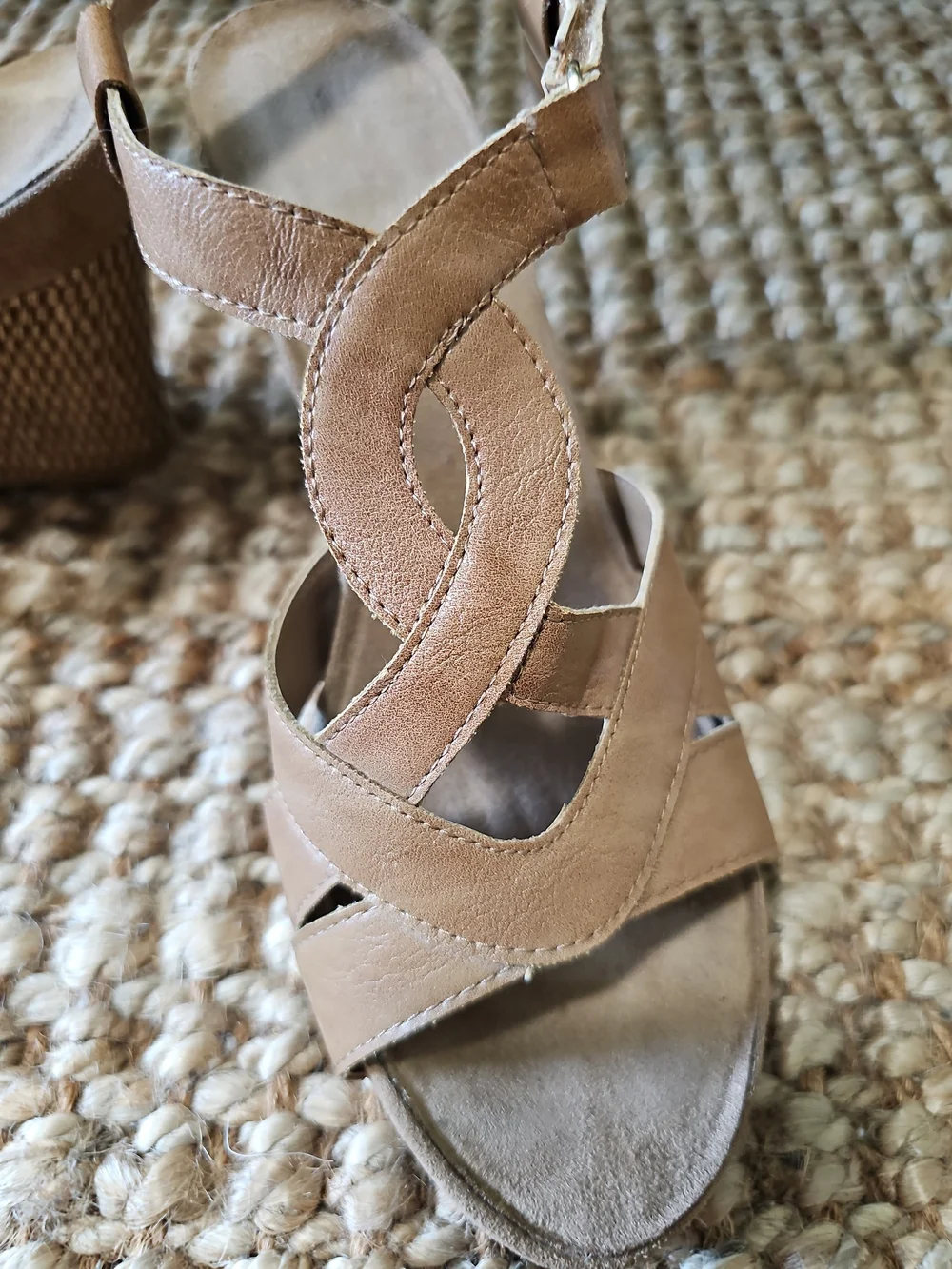 AEROSOLES Tan Strappy Wedge Sandals Size 8